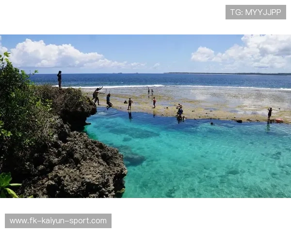 冲浪少年被浪卷走十秒后以冠军姿态归来